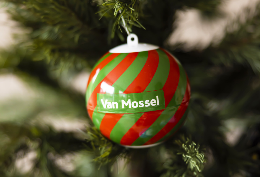 kerstbal bedrukken in huisstijl van Van Mossel